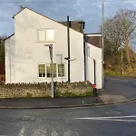 Gloucester-Modernised 4 Bedroom Cottage-Sleeps 8-Free Parking-Fast Wi-Fi