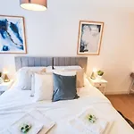 Lovely Flat In Kiln Close With Free Parking