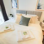 Lovely Flat In Kiln Close With Free Parking