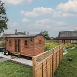 Mooffitch Riverview Hut