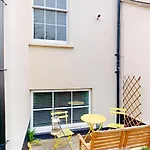Beautiful Georgian Duplex