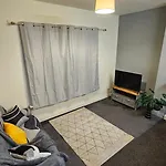 2 Bedroom Flat In Gloucester