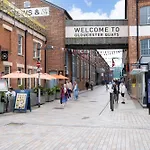 Modern Apartment In Historic Gloucester Quays