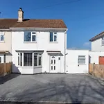 4 Bedroom Home With Hot Tub Near Gloucester City