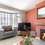4 Bedroom Home With Hot Tub Near Gloucester City