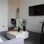 Brand New Modern Apartments Steps From Gloucester Quays