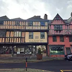 Central Gloucester Self-Catering Flat - A Hidden Gem