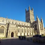 Central Gloucester Self-Catering Flat - A Hidden Gem