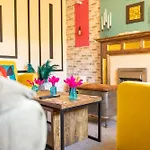 Kingsholm Sunnyvibes 2 Bedrooms Free Parking 2 Plus Nights Deal