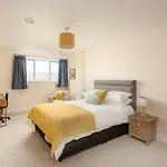 Stylish Modern City Centre Apartment