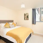 Stylish Modern City Centre Apartment
