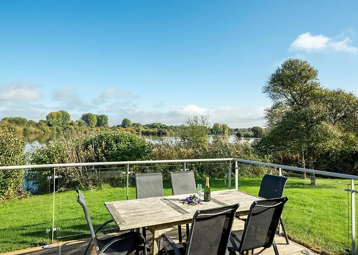 Lakeside Family Friendly Property Cw99