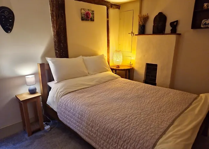 Central Gloucester Self-Catering Flat - A Hidden Gem