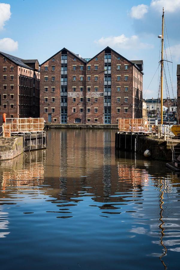 Fabulous 2 Bedroom, 2 Bathroom Executive Close To Docks Gloucester