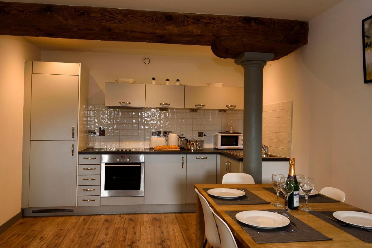 Fabulous 2 Bedroom, 2 Bathroom Executive Close To Docks Apartment Gloucester