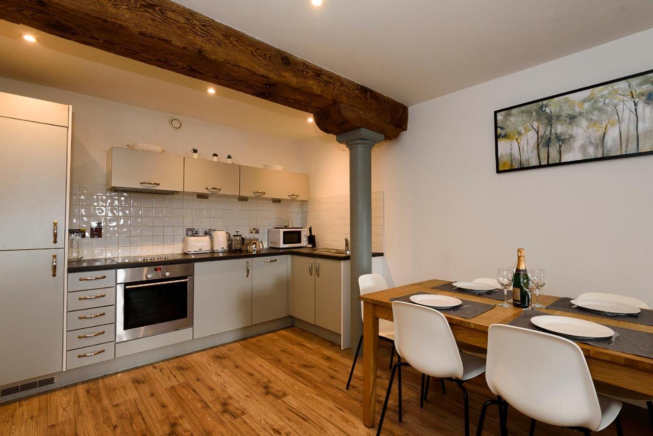 Fabulous 2 Bedroom, 2 Bathroom Executive Close To Docks Apartment Gloucester