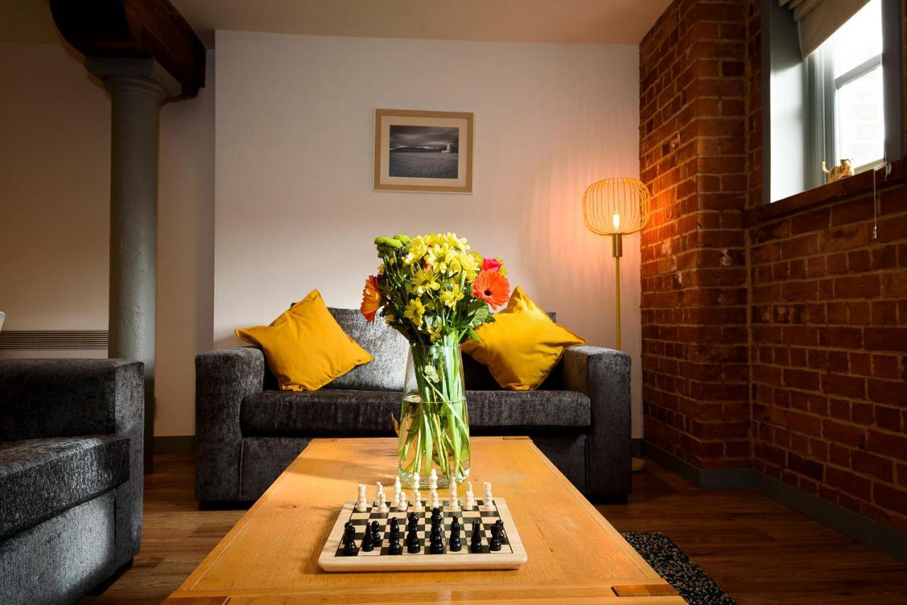 Fabulous 2 Bedroom, 2 Bathroom Executive Close To Docks Apartment Gloucester