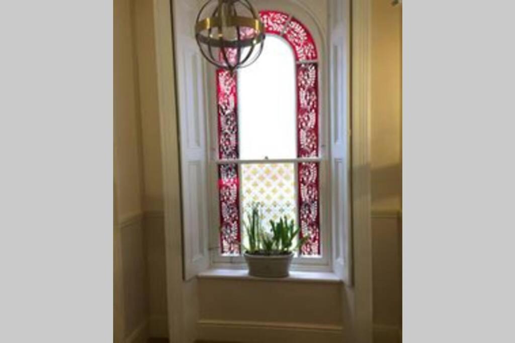 Contemporary Near Quays&docks