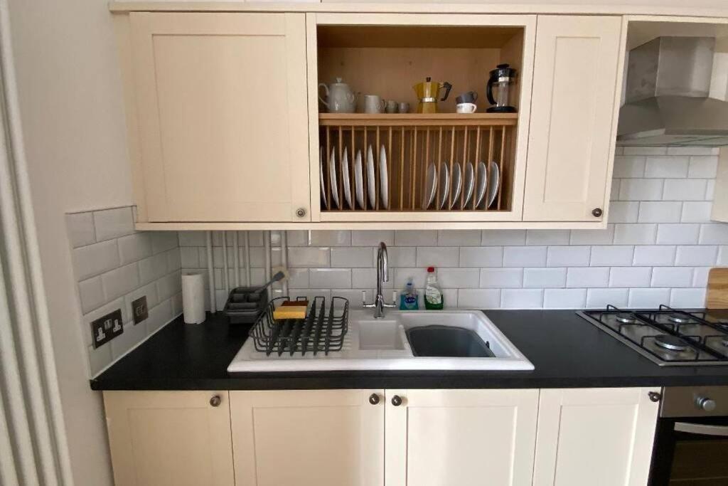 Contemporary Near Quays&docks Apartment Gloucester