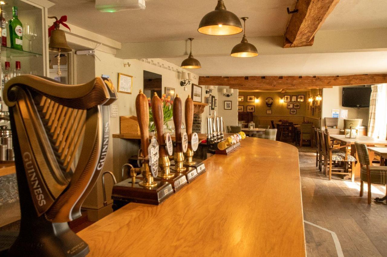 The Red Lion Arlingham Inn *