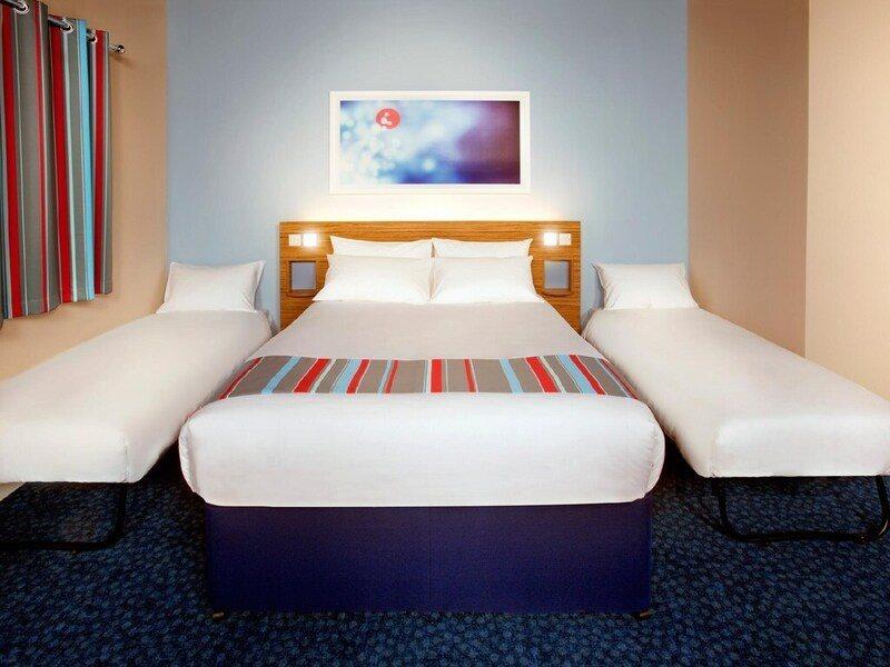 Travelodge Stonehouse Hotel 3*