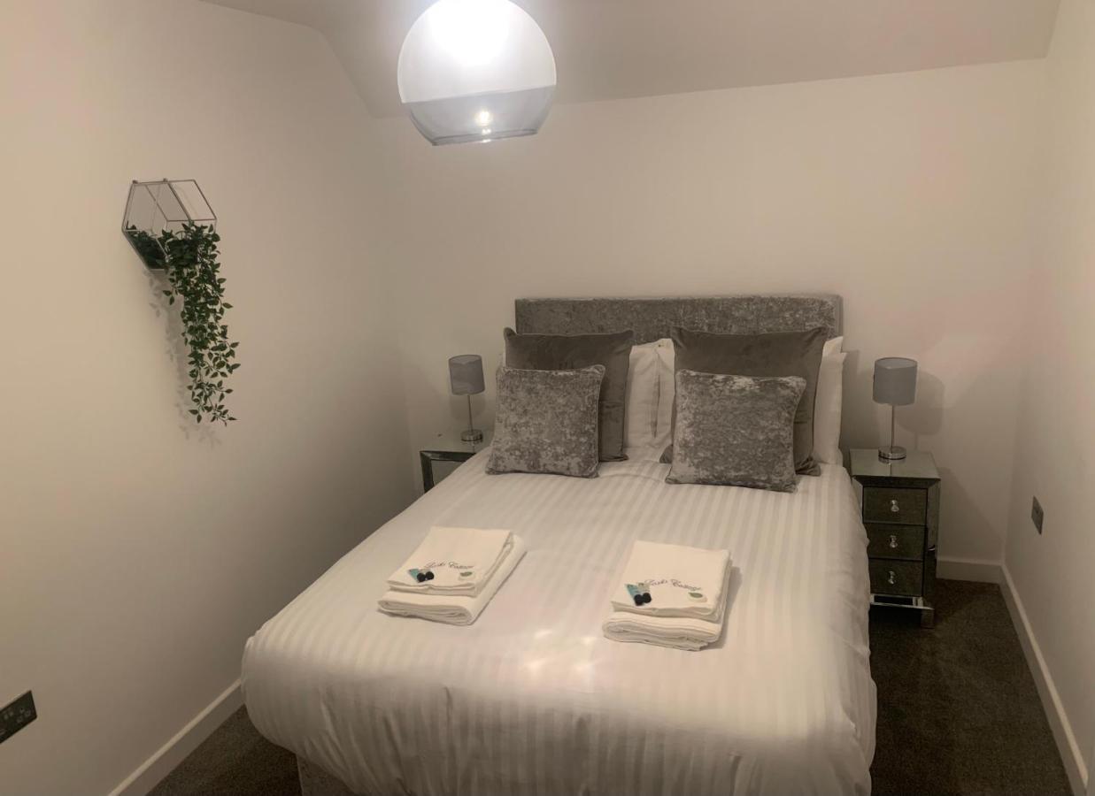 Larks Cottage With Hot Tub Pool Table And Sky Holiday home Gloucester