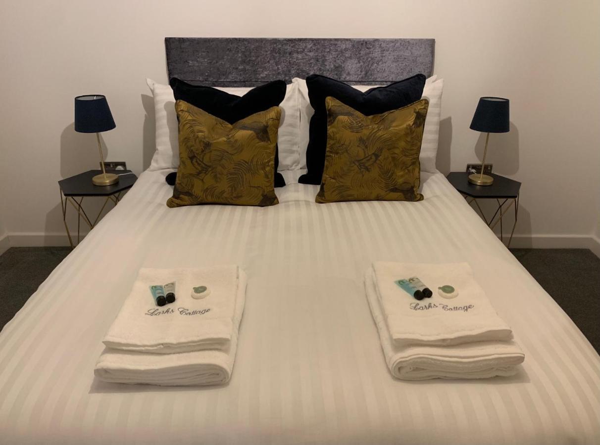 Larks Cottage With Hot Tub Pool Table And Sky Holiday home Gloucester