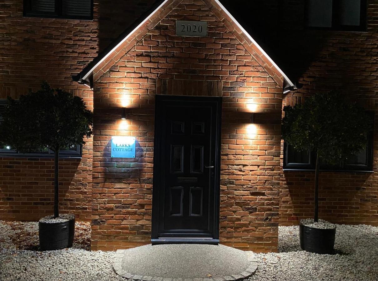 Larks Cottage With Hot Tub Pool Table And Sky *