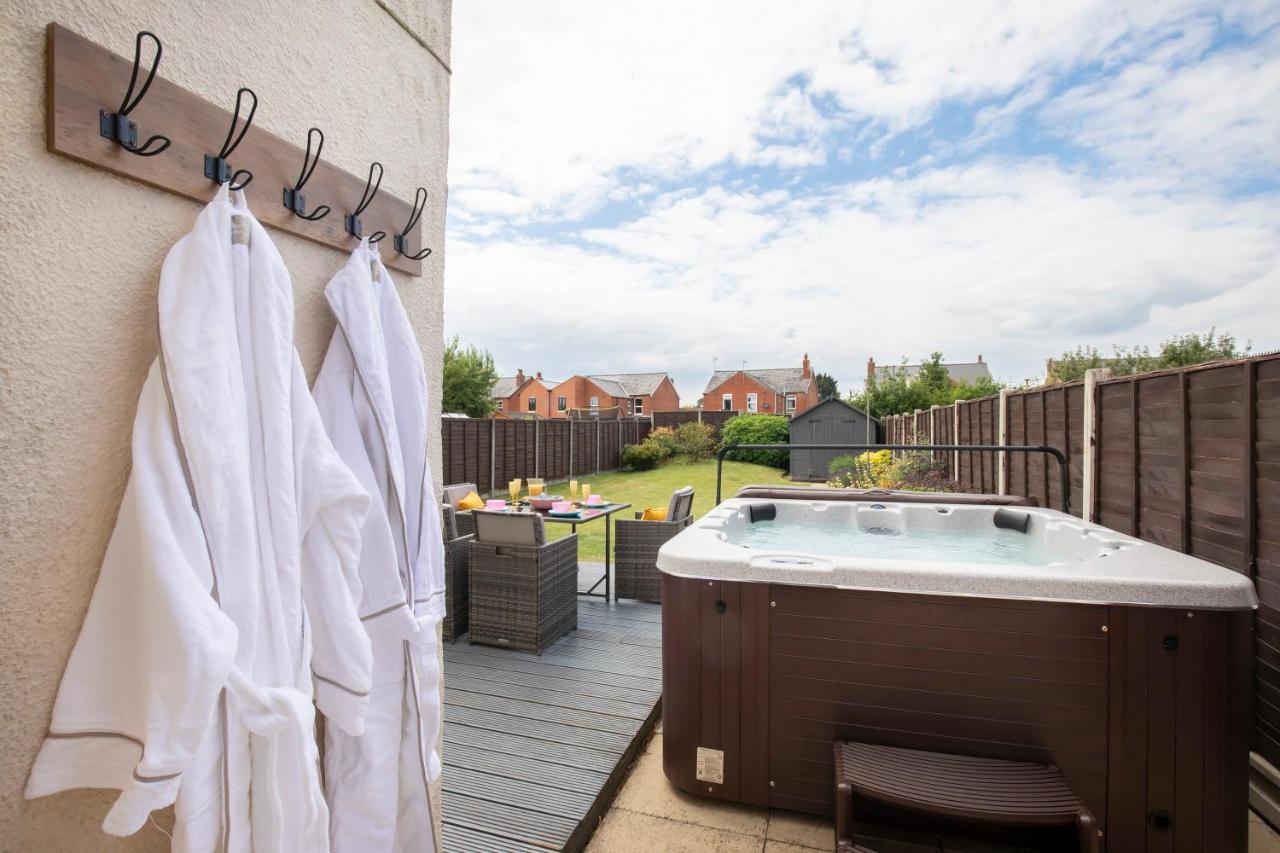 4 Bedroom With Hot Tub Near Holiday home