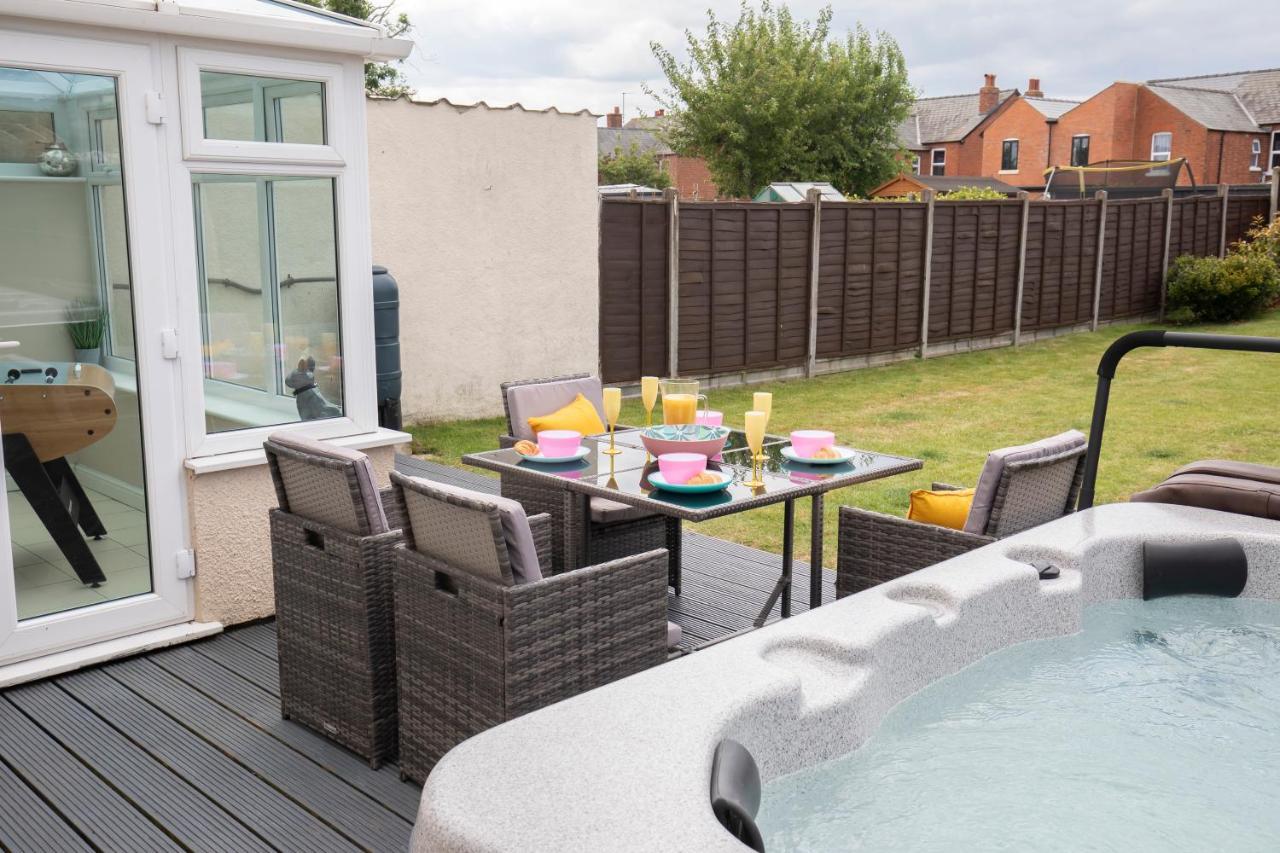 4 Bedroom With Hot Tub Near Gloucester