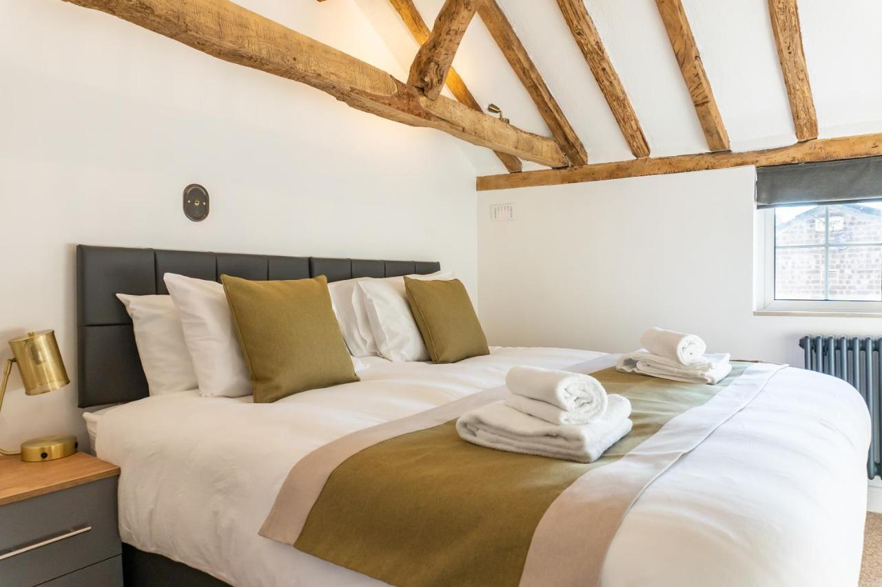 Gloucester-modernised 4 Bedroom Cottage-sleeps 8-free Parking-fast Wi-fi