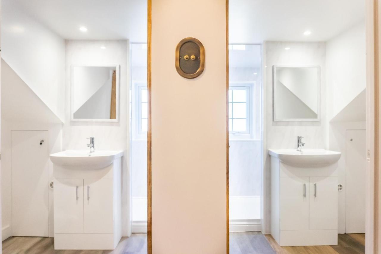 Gloucester-modernised 4 Bedroom Cottage-sleeps 8-free Parking-fast Wi-fi * Gloucester