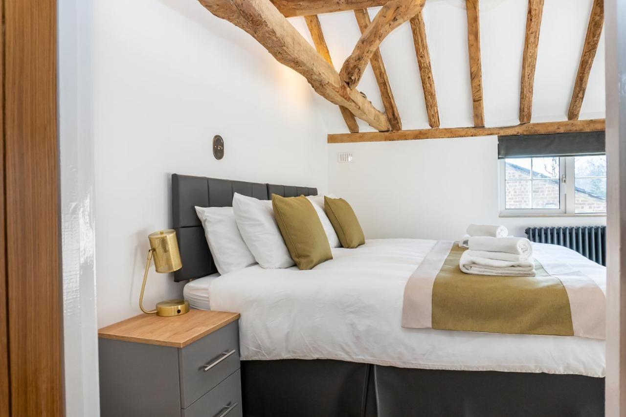 Gloucester-modernised 4 Bedroom Cottage-sleeps 8-free Parking-fast Wi-fi Nhà nghỉ Gloucester