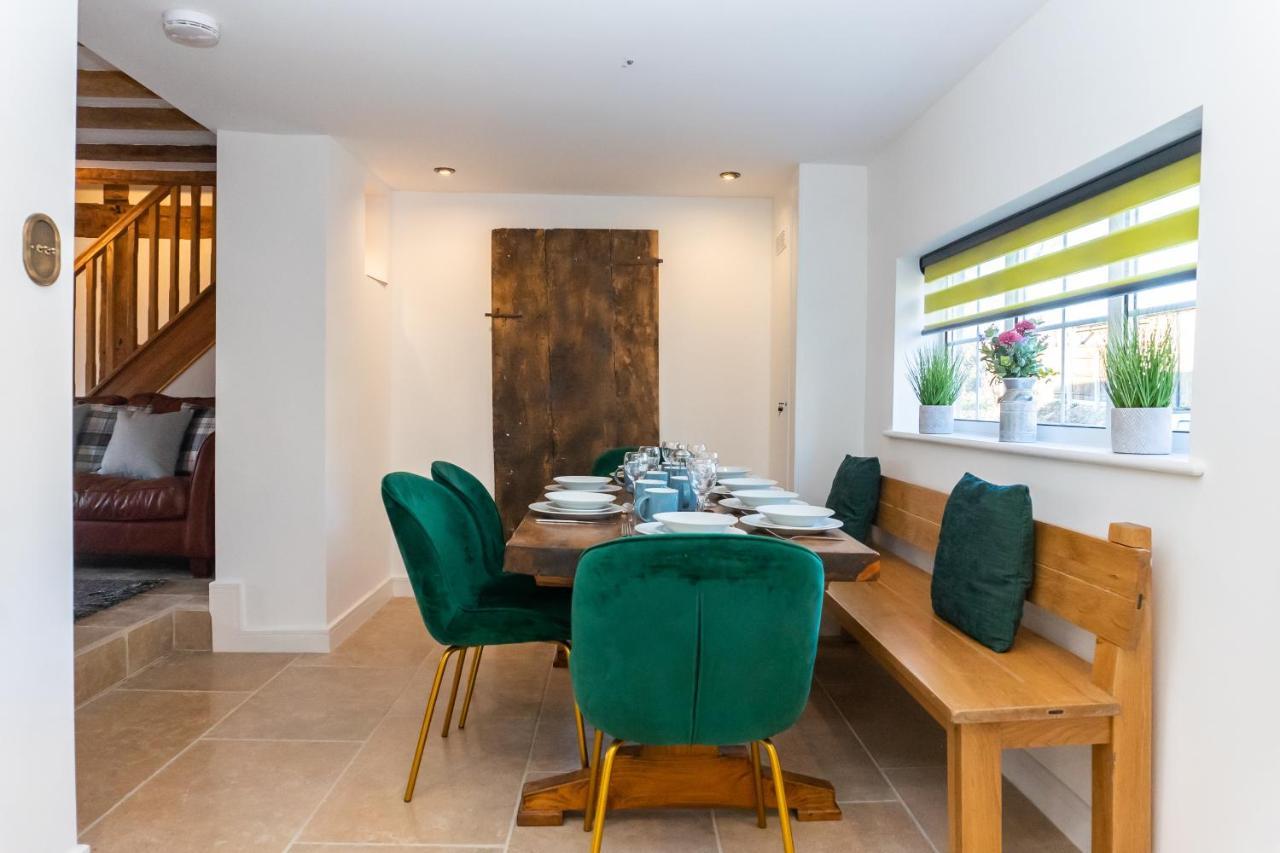 Gloucester-modernised 4 Bedroom Cottage-sleeps 8-free Parking-fast Wi-fi * Gloucester