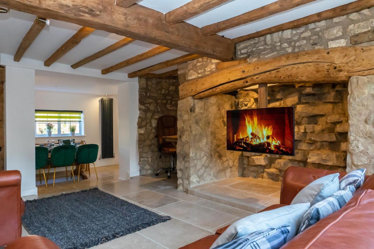 Gloucester-modernised 4 Bedroom Cottage-sleeps 8-free Parking-fast Wi-fi *