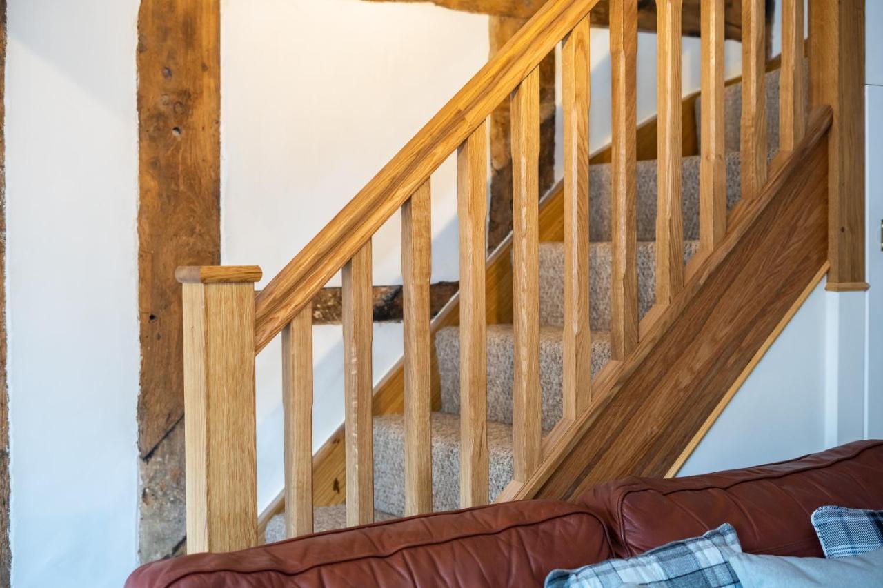 Gloucester-modernised 4 Bedroom Cottage-sleeps 8-free Parking-fast Wi-fi Nhà nghỉ