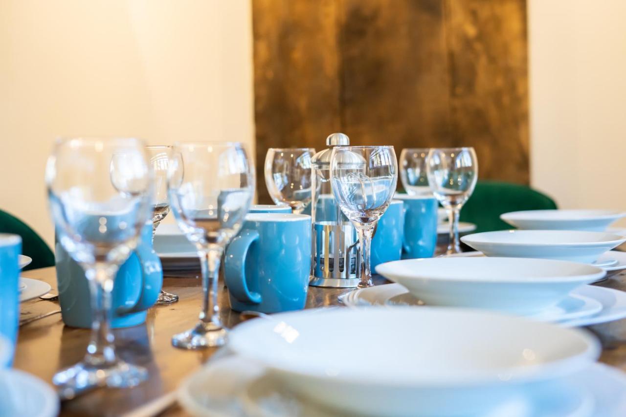 Gloucester-modernised 4 Bedroom Cottage-sleeps 8-free Parking-fast Wi-fi Gloucester