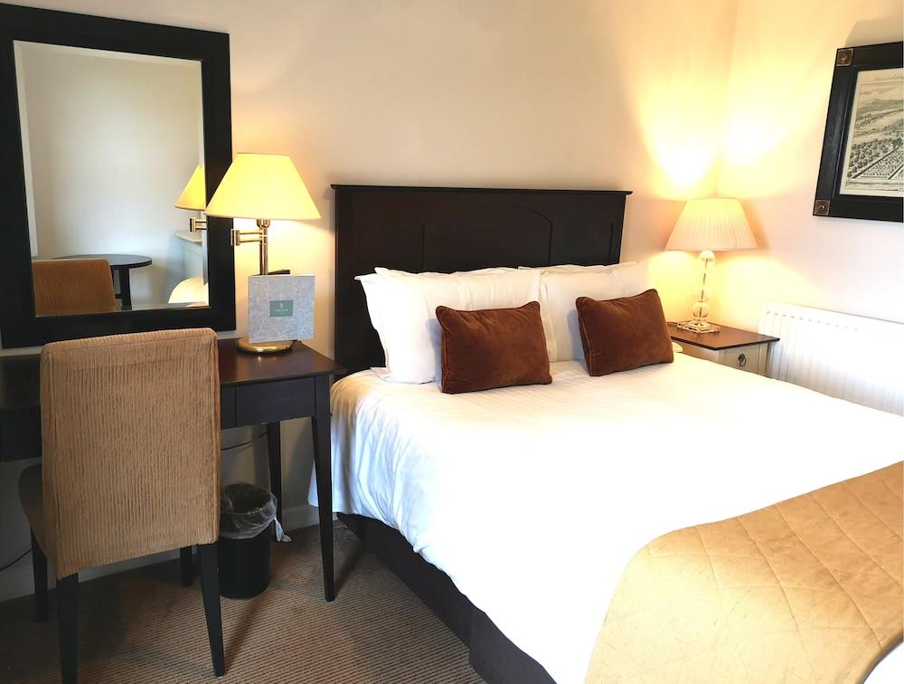 Hatherley Manor & *
