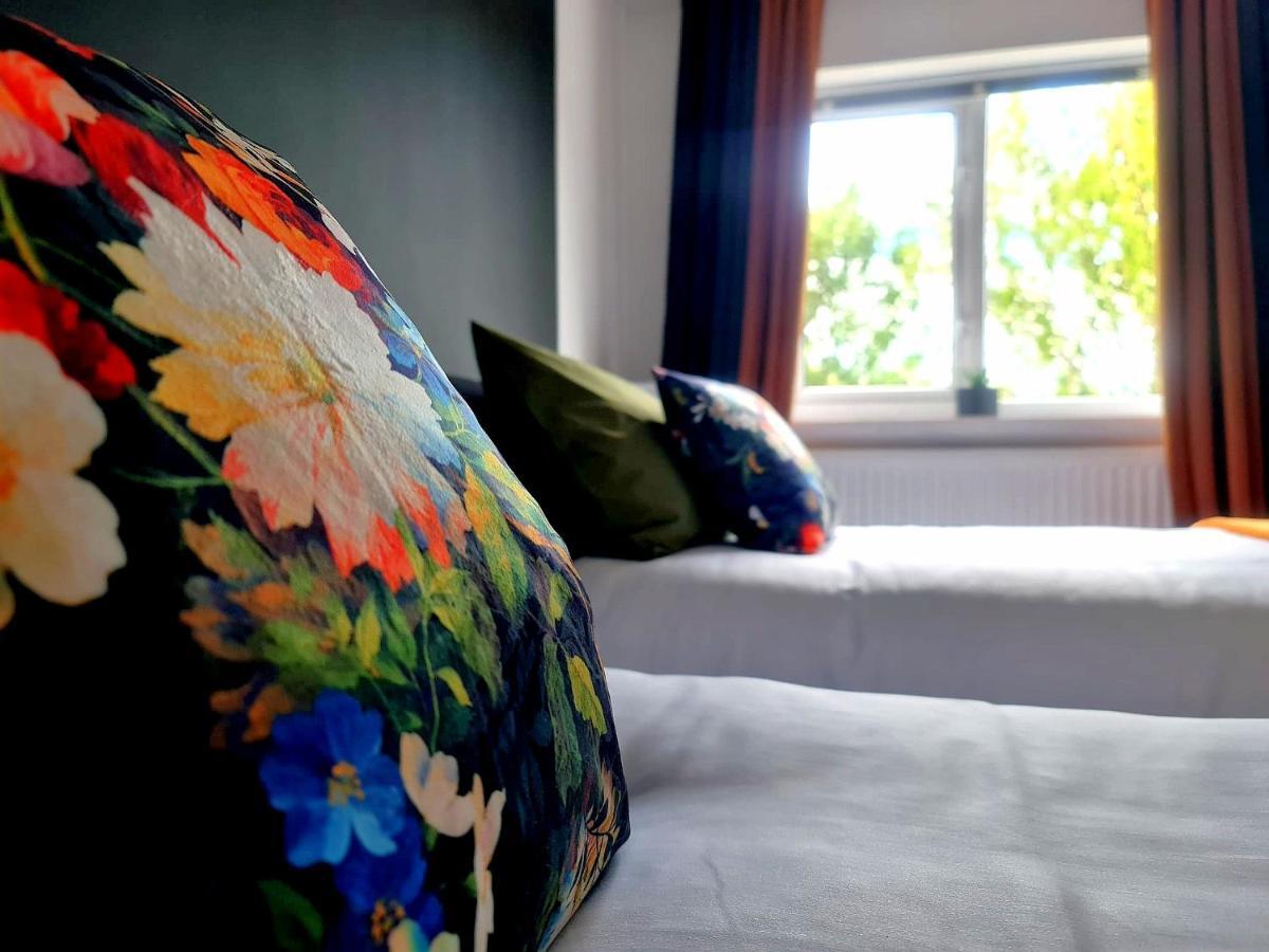 Apartment Brockeridge Stylish 2Br Home In Peaceful Area - Easy M5 Access & Free Parking By Suitely Gloucester