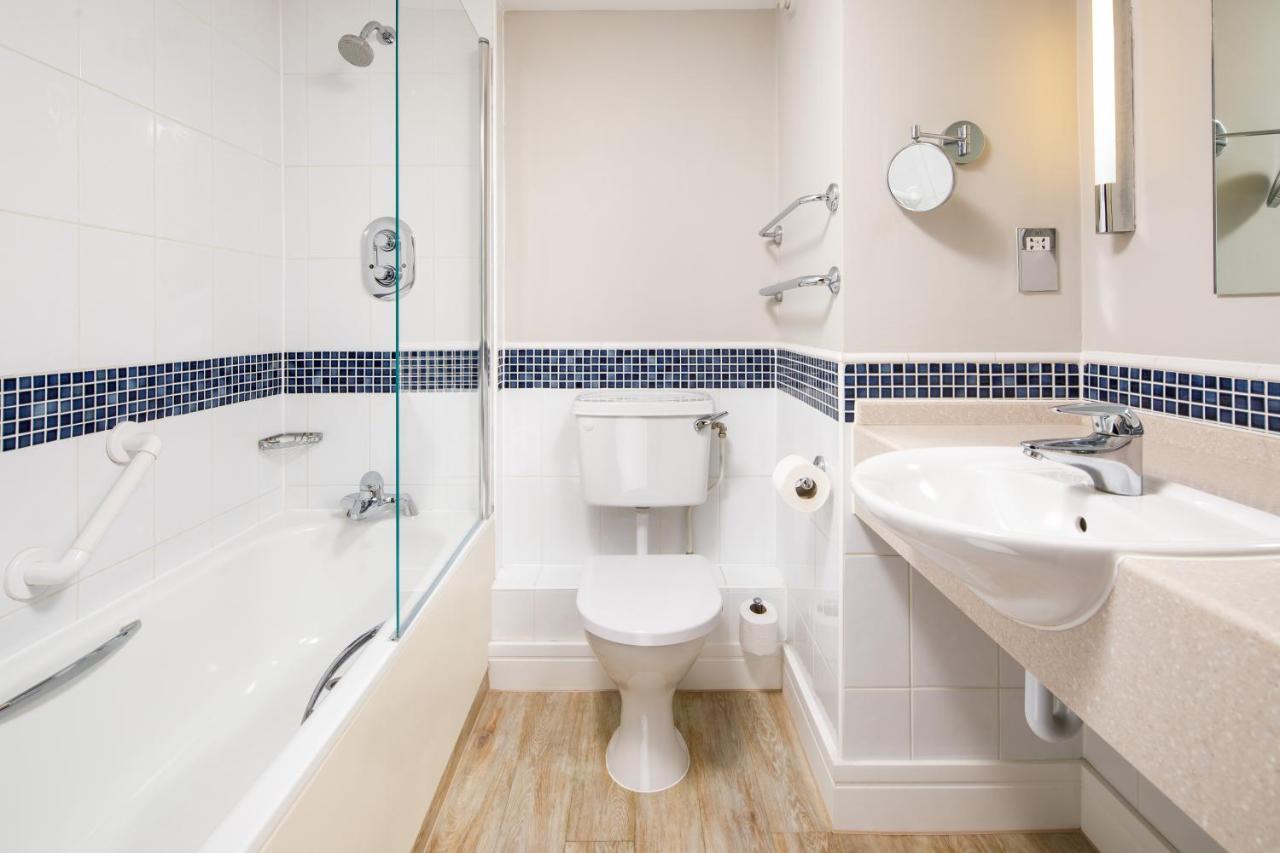 Mercure Bowden Hall Hotel 4*