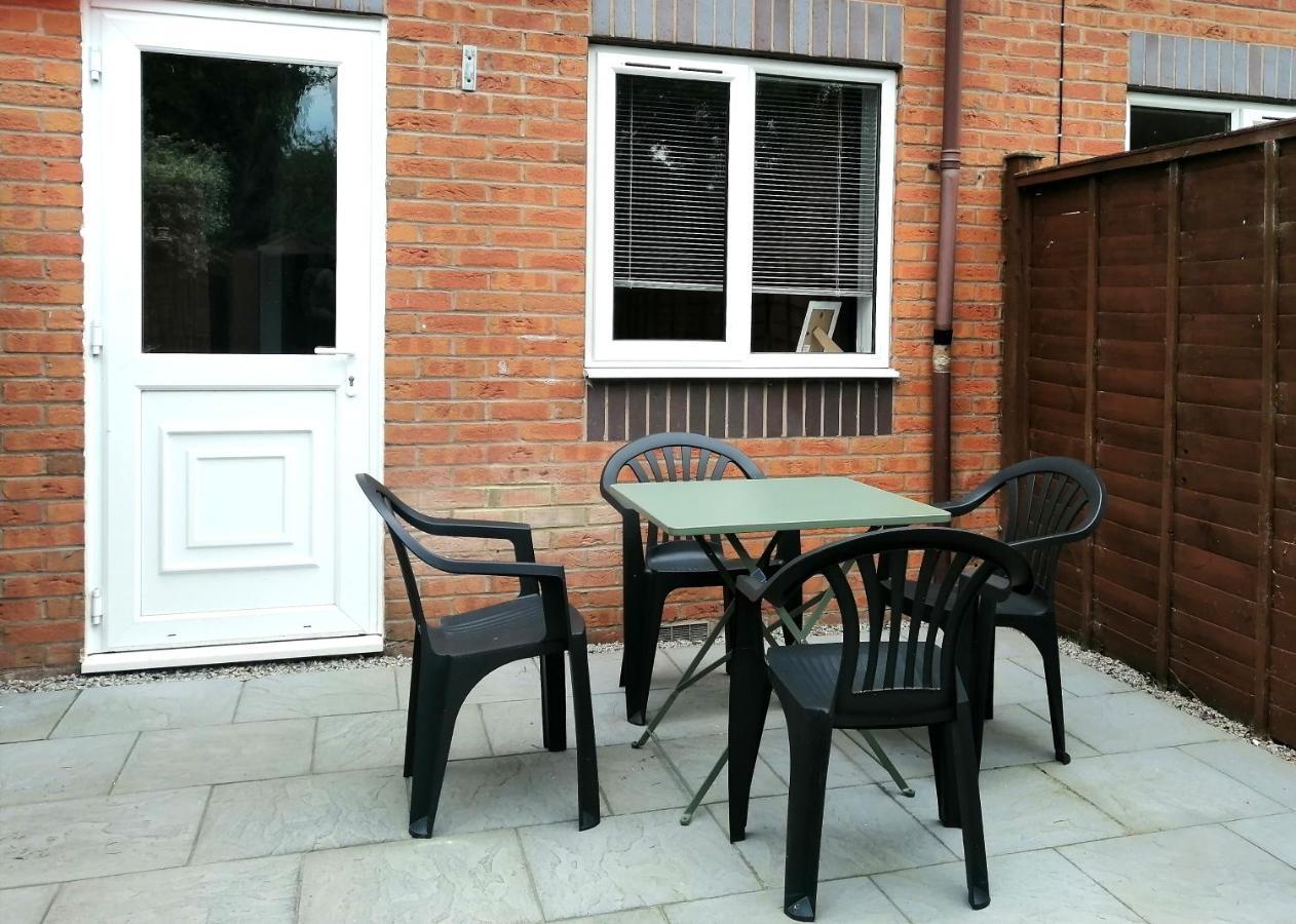 Brockeridge Stylish 2Br Home In Peaceful Area - Easy M5 Access & Free Parking By Suitely Apartment