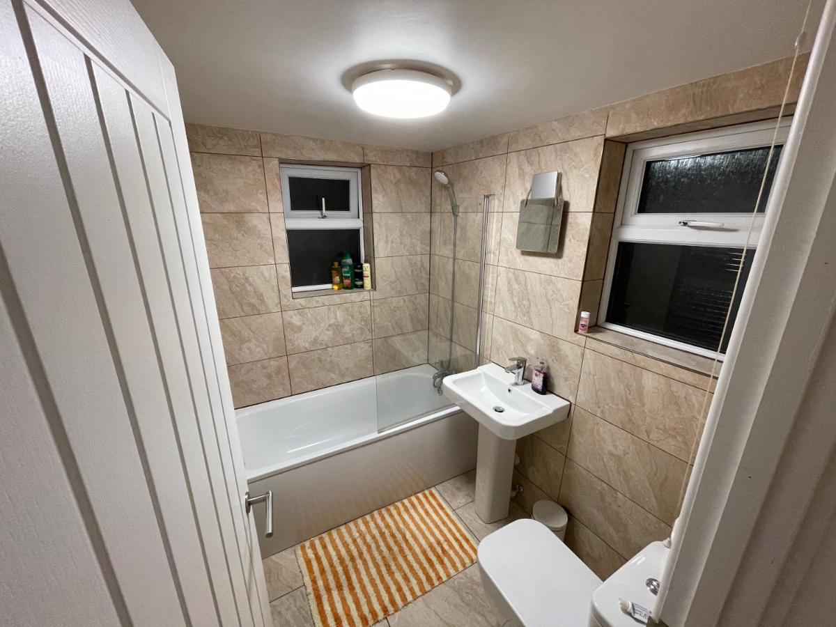 Holiday home 2 Bedroom Cottage Gloucester City Center *