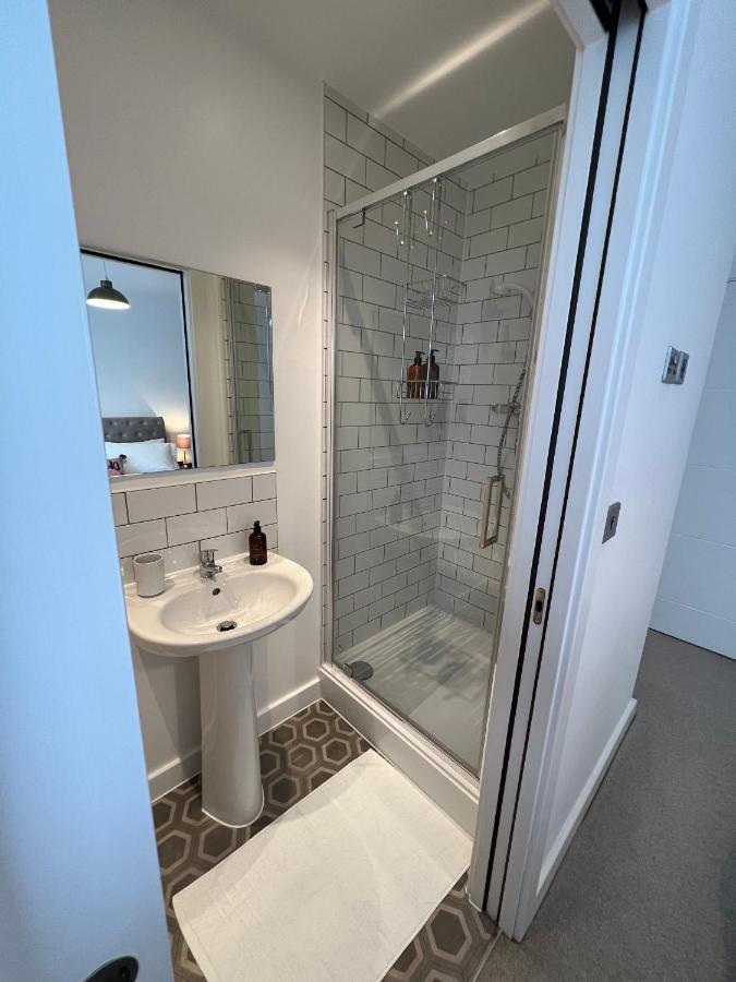 Apartment Modern 2 Bedroom Apt Sleeps 6 - Near Gloucester