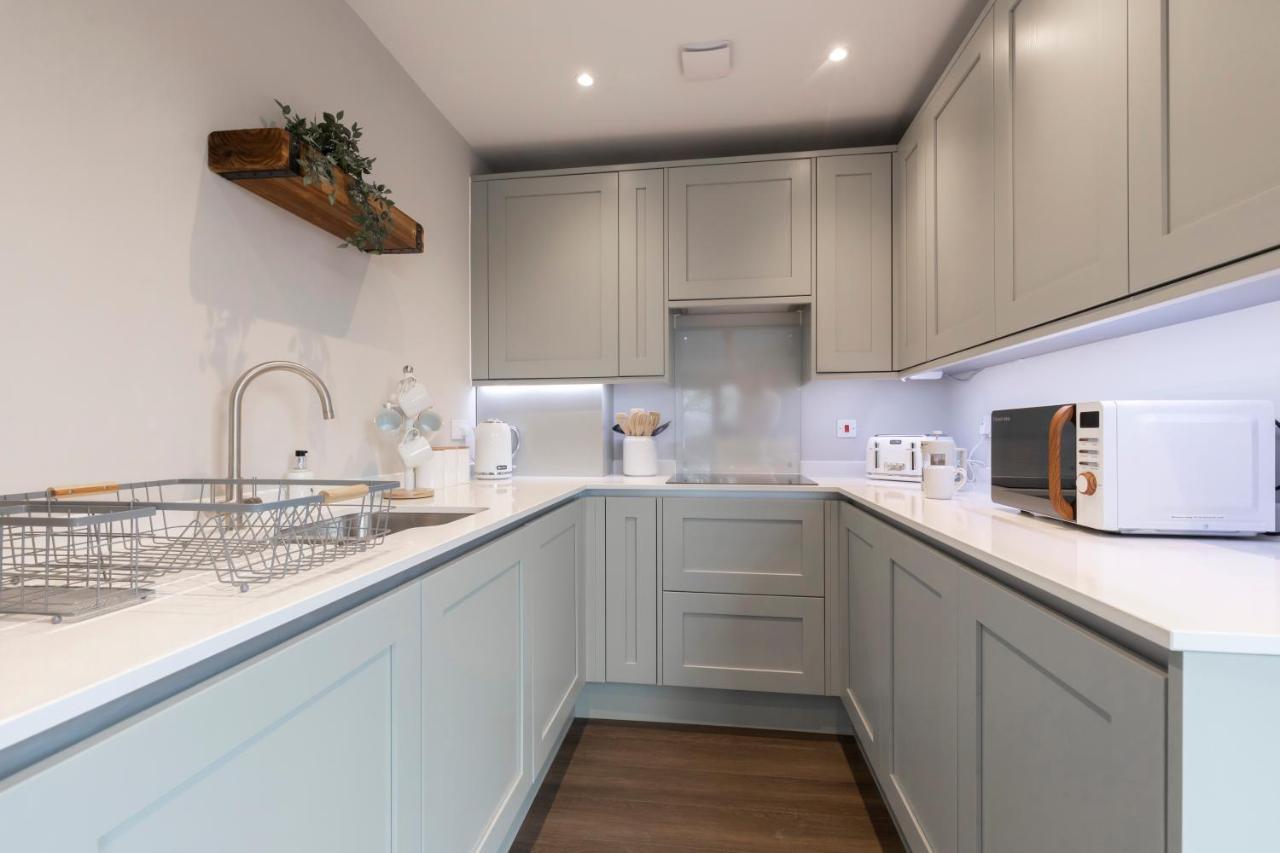 Elliot Oliver - Stunning Three Bedroom Penthouse With Large Terrace & Parking *