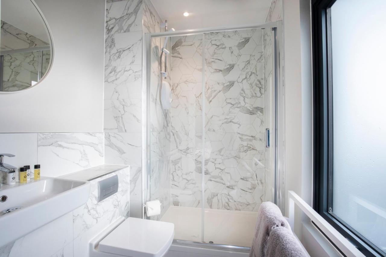 Apartment Elliot Oliver - Stunning Three Bedroom Penthouse With Large Terrace & Parking