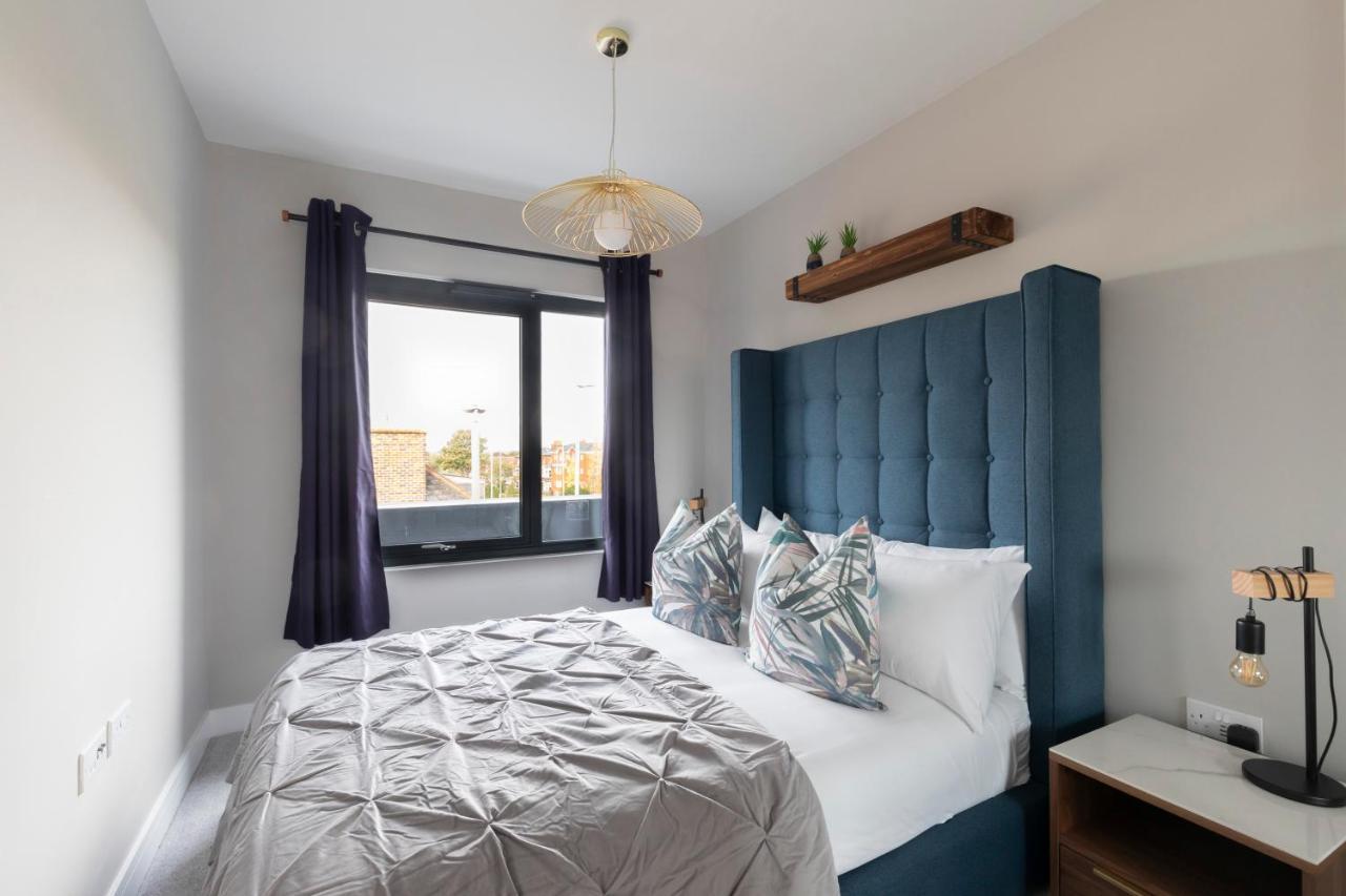 Apartment Elliot Oliver - Stunning Three Bedroom Penthouse With Large Terrace & Parking *