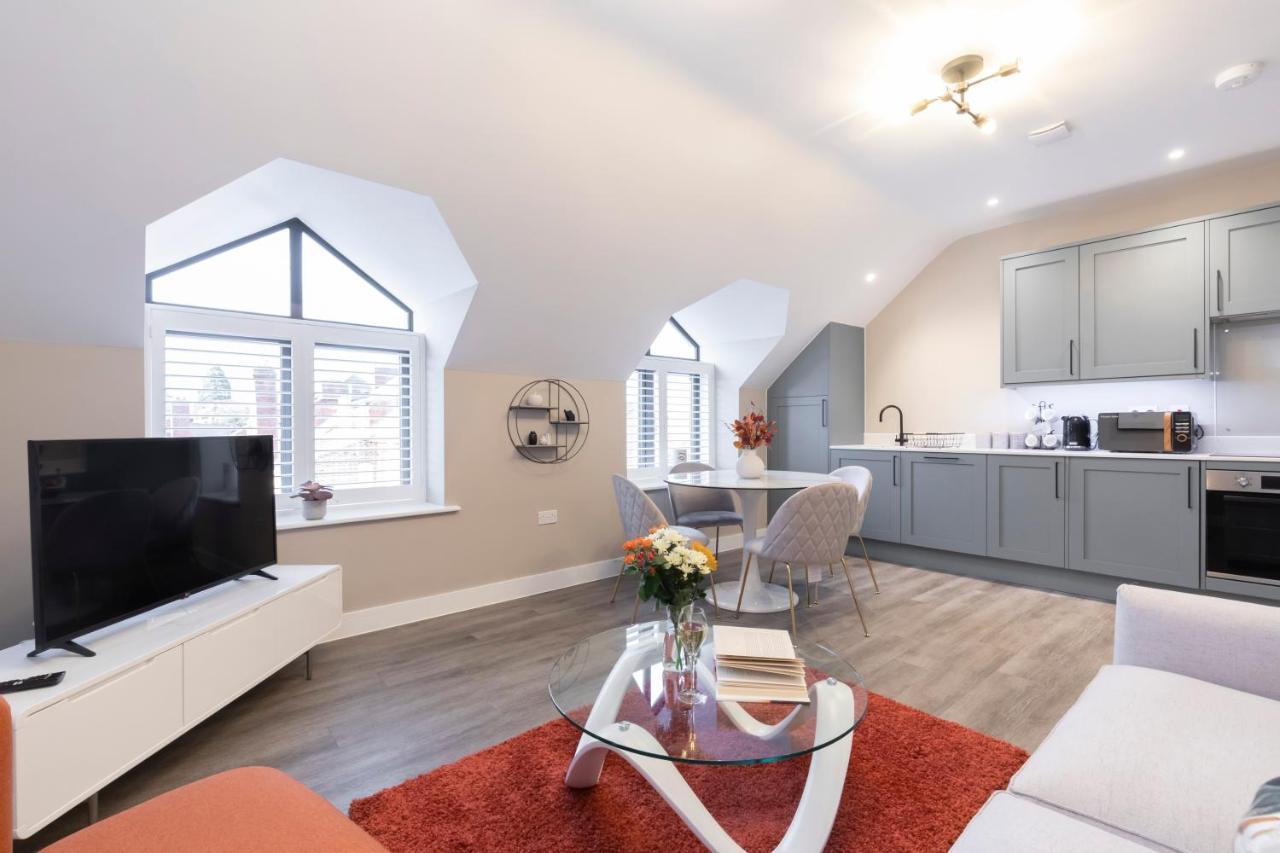 Elliot Oliver - Stylish Loft Style Two Bedroom With Parking Gloucester