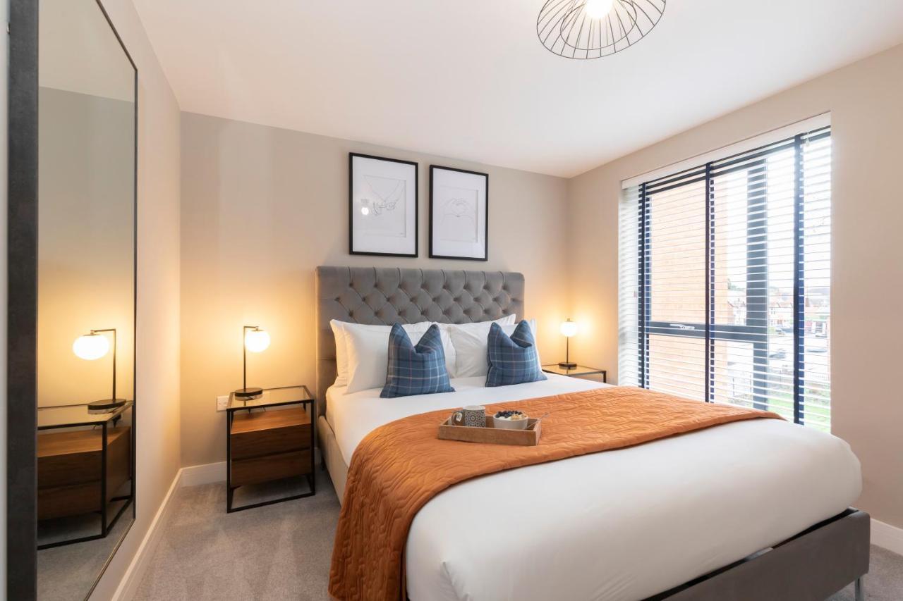 Elliot Oliver - Stylish Loft Style Two Bedroom With Parking Apartment