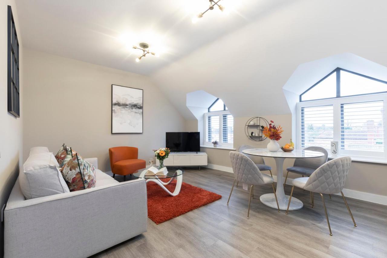 Elliot Oliver - Stylish Loft Style Two Bedroom With Parking Apartment Gloucester