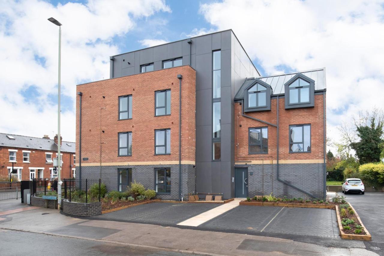 Elliot Oliver - Stylish Loft Style Two Bedroom With Parking